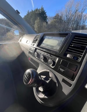 2010 Volkswagen Transporter T5.1 — photo 9 of 23