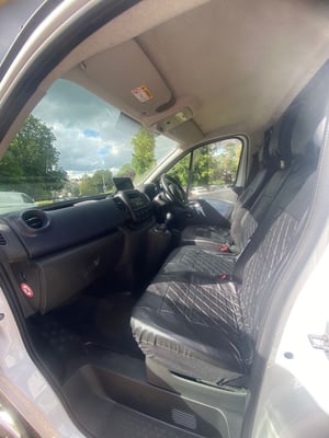 2015 Vauxhall Vivaro — photo 6 of 19