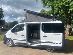 2015 Vauxhall Vivaro — photo 7 of 19