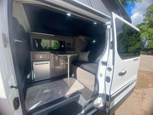 2015 Vauxhall Vivaro — photo 8 of 19