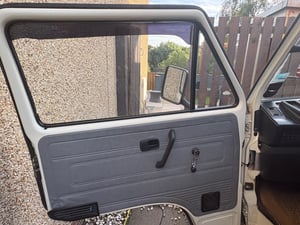 1990 Volkswagen T25 — photo 5 of 15