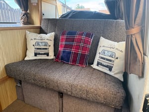 1990 Volkswagen T25 — photo 8 of 15