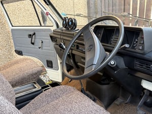 1990 Volkswagen T25 — photo 10 of 15