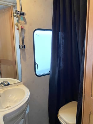 2002 Hymer B544 — photo 3 of 8