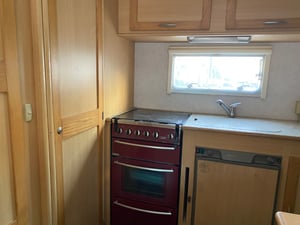 2002 Hymer B544 — photo 5 of 8
