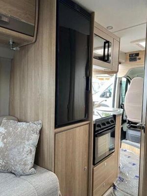 2019 Elddis CV40 Signature — photo 8 of 14