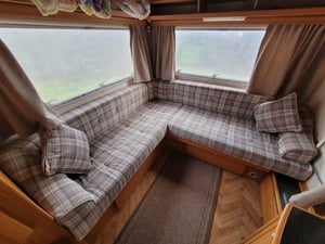 1999 Bessacarr E425 — photo 10 of 11