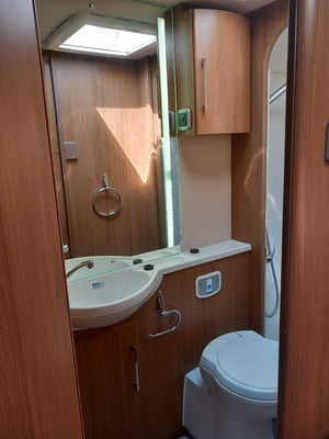 2012 Auto-Trail Frontier Cherokee — photo 16 of 19