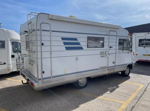 1995 Hymer B564 4 berth a class — photo 6 of 9