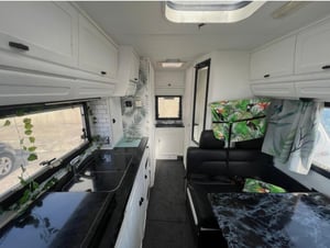 1995 Hymer B564 4 berth a class — photo 7 of 9