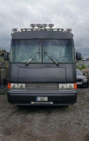 1994 Tiffin Alegro Tiffin Alegro 
Oshkosh running Gear and Cummins straight 6 engine — photo 2 of 19