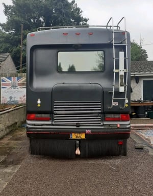1994 Tiffin Alegro Tiffin Alegro 
Oshkosh running Gear and Cummins straight 6 engine — photo 7 of 19