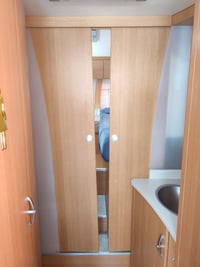 2006 Knaus Sunliner 808 leg - Image 3