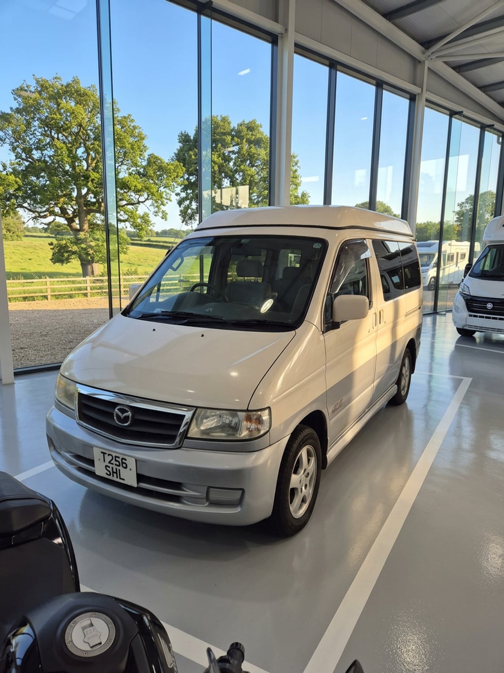 1999 Mazda Bongo - Image 1