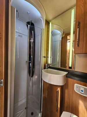 2013 Auto-Trail Apache 634 — photo 37 of 39