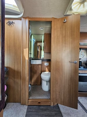 2013 Auto-Trail Apache 634 — photo 3 of 39
