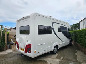 2013 Auto-Trail Apache 634 — photo 9 of 39