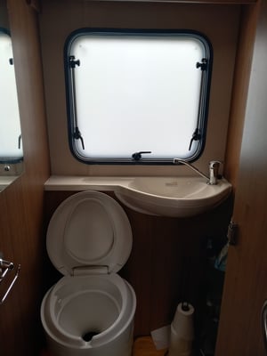 2017 Auto-Trail Tribute 615 — photo 15 of 20