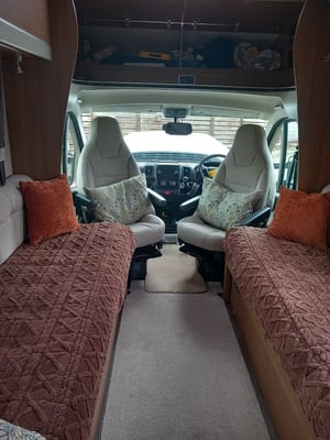2017 Auto-Trail Tribute 615 — photo 9 of 20