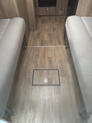 2017 Swift Bessacarr 412 — photo 4 of 11