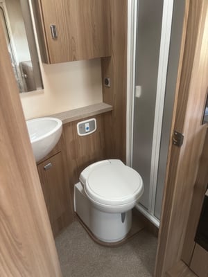 2017 Swift Bessacarr 412 — photo 11 of 11