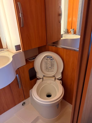 2010 Hymer B-Class ModernComfort — photo 7 of 9