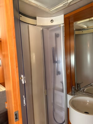 2010 Hymer B-Class ModernComfort — photo 8 of 9