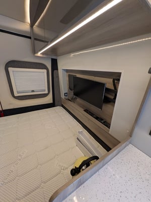 2019 Peugeot Boxer Custom Conversion — photo 18 of 20