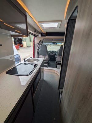 2019 Peugeot Boxer Custom Conversion — photo 16 of 20