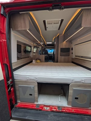 2019 Peugeot Boxer Custom Conversion — photo 19 of 20