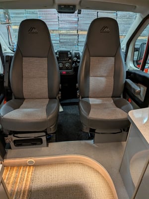 2019 Peugeot Boxer Custom Conversion — photo 21 of 32