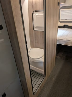 2019 Peugeot Boxer Custom Conversion — photo 24 of 32