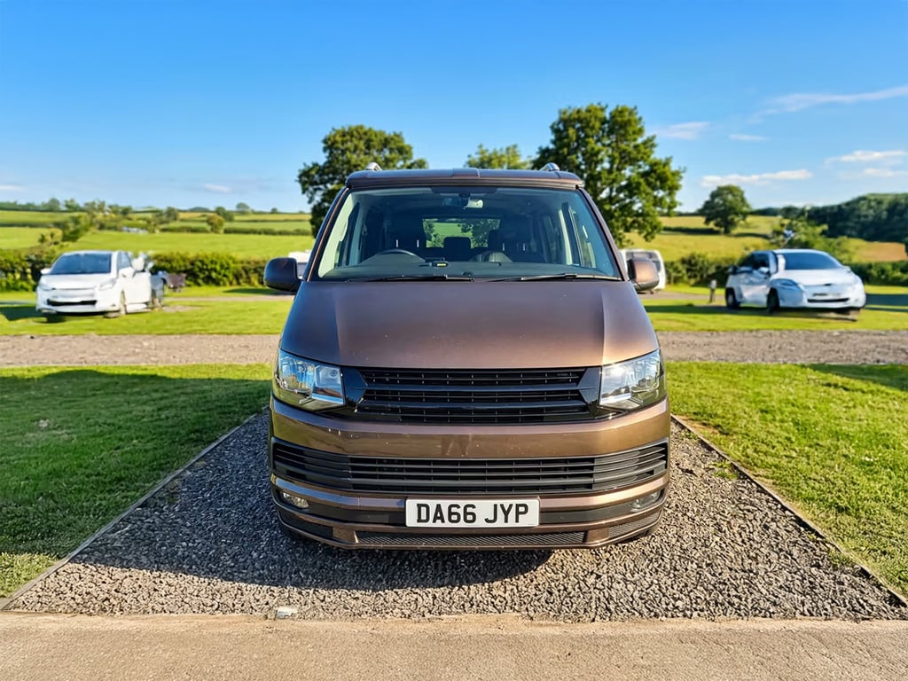 2016 Volkswagen Transporter T6 - Image 1