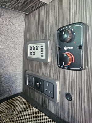 2014 Volkswagen Transporter T5.1 Sportline — photo 8 of 31