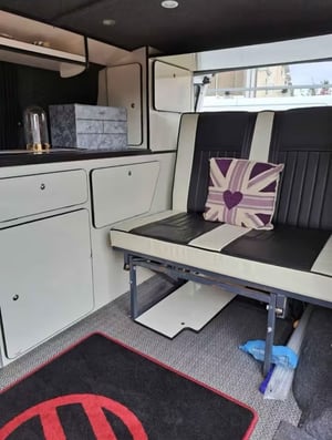 2013 Volkswagen Transporter T5 — photo 8 of 12
