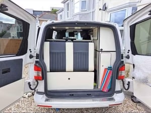 2013 Volkswagen Transporter T5 — photo 9 of 12