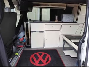 2013 Volkswagen Transporter T5 — photo 10 of 12
