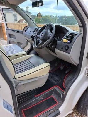 2013 Volkswagen Transporter T5 — photo 11 of 12