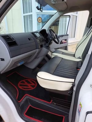 2013 Volkswagen Transporter T5 — photo 12 of 12