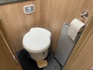 2021 Auto-Trail Grande Frontier — photo 29 of 47