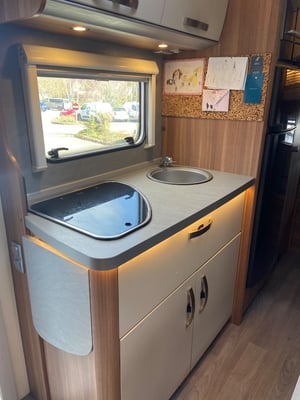 2018 Weinsberg CaraHome 600 DKG — photo 13 of 22