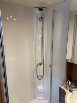 2018 Weinsberg CaraHome 600 DKG — photo 14 of 22