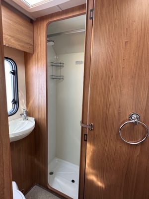 2016 Auto-Trail Imala 620 — photo 38 of 42