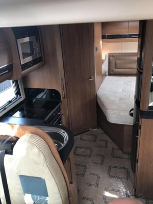 2014 Auto-Trail Tracker FB — photo 11 of 32