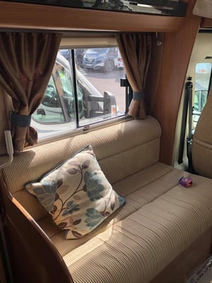 2014 Auto-Trail Tracker FB — photo 15 of 32