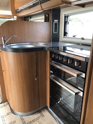 2014 Auto-Trail Tracker FB — photo 19 of 32