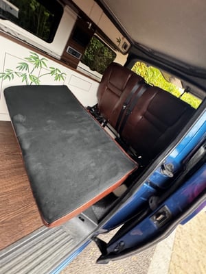 2015 Volkswagen Transporter — photo 13 of 37