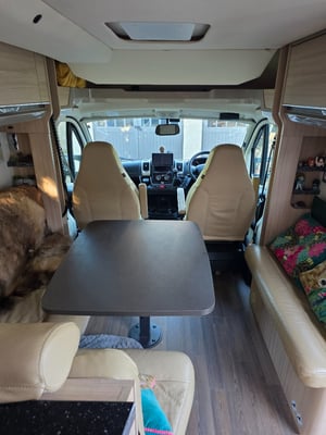 2017 Burstner Ixeo IT — photo 9 of 13