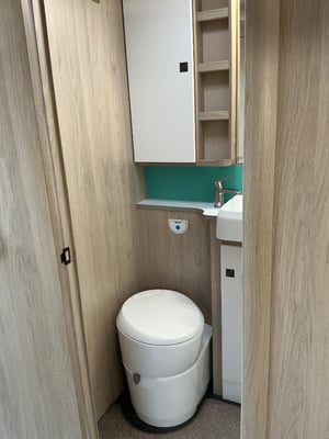 2022 Auto-Trail F-Line F68 — photo 9 of 38
