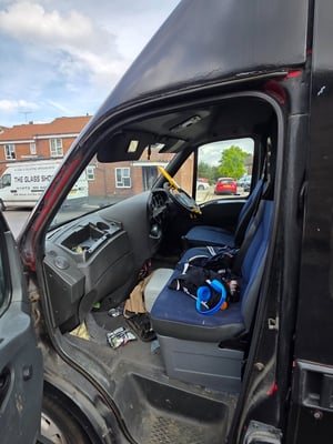 2001 Iveco Daily XLWB — photo 7 of 17